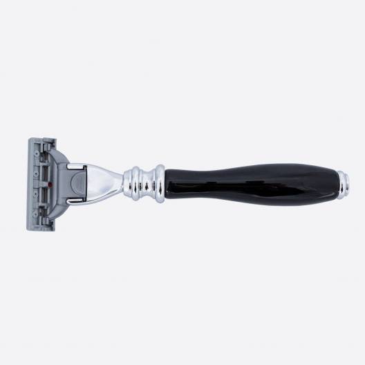 Black and chrome razor - 3-blade Plisson head