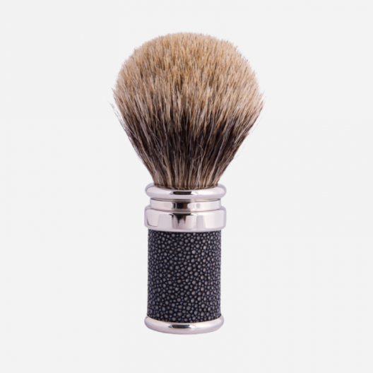 Plisson shaving brush with a real horn handle, bristles white badger mountain