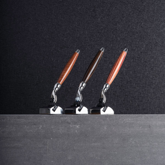 Rosewood and chrome finish Mach3 razor - Plisson 1808