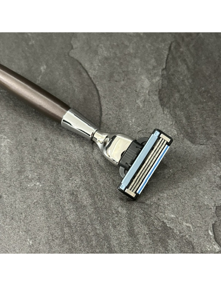 Essentiel Almost Perfect sport Mach3 razor brown lacquer