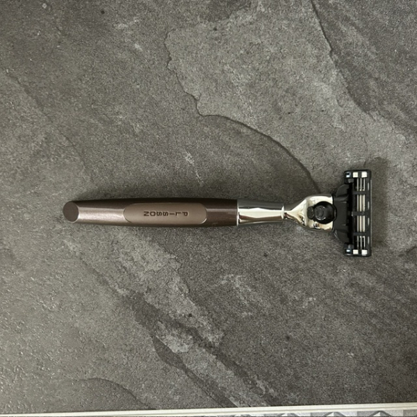 rasoir Essentiel Presque Parfait sport Mach3 laqué marron nacré