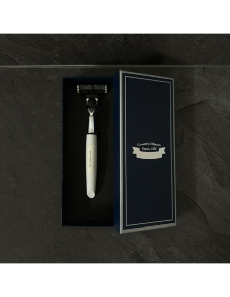 Essentiel Almost Perfect sport Mach3 razor white lacquer