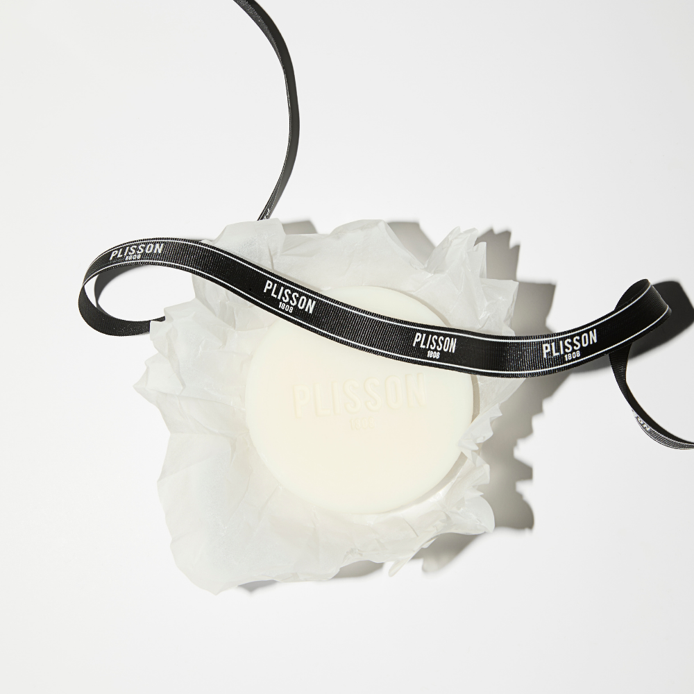 porzellanschüssel und rasierseife