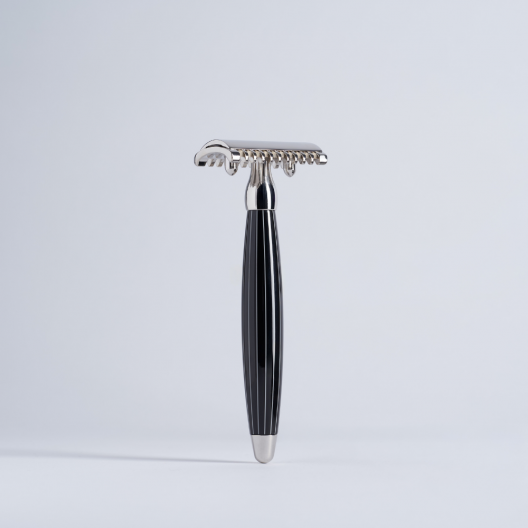 Joris retro black and white lacquered safety razor, almost perfect