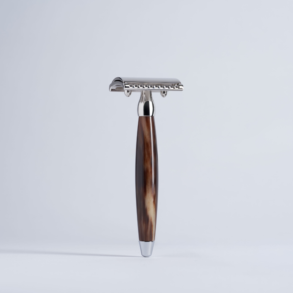 Joris Safety Razor with Horn and Chrome Finish - Plisson