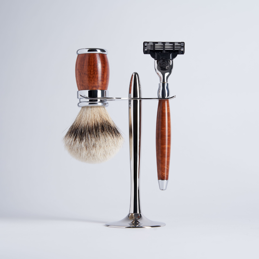 3-teiliges Set aus weißem Hochgebirgs-Thuja-Holz mit Mach3-Rasierer in Chromausführung