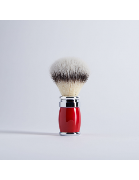 Unscrewable shaving brush in synthetic fibre and lacquered handle