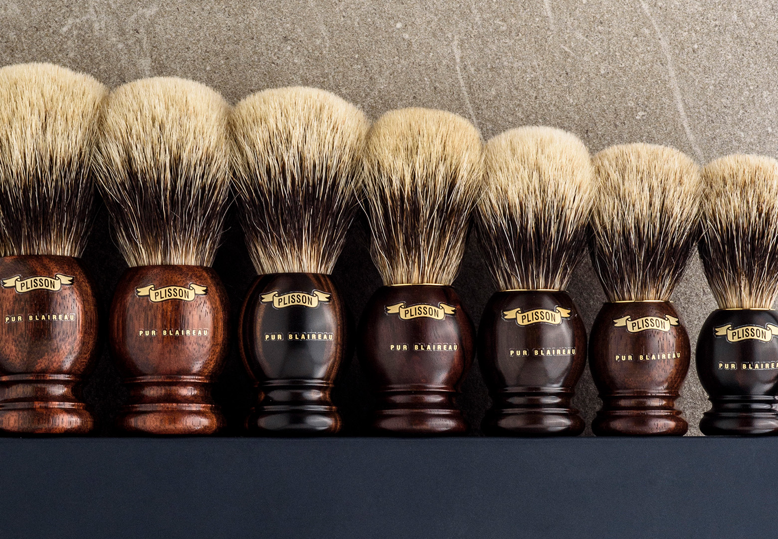 Blaireaux ébène de plusieurs tailles